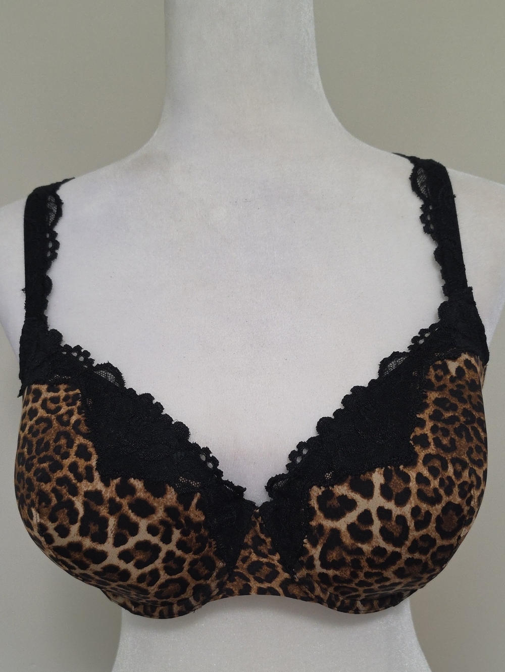 Soma Intimates Underwire Bra – Leopard Print with Black Lace Accent (Size 38D)